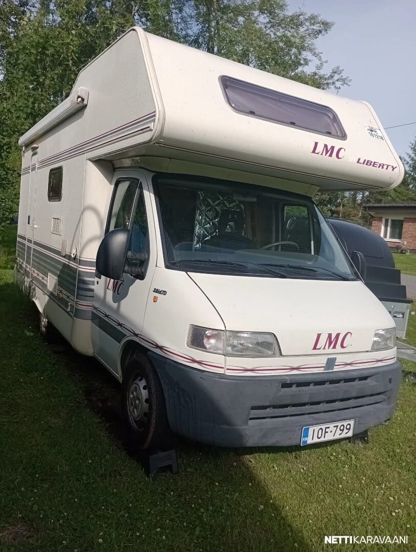 Matkailuauto lmc liberty 6:lle