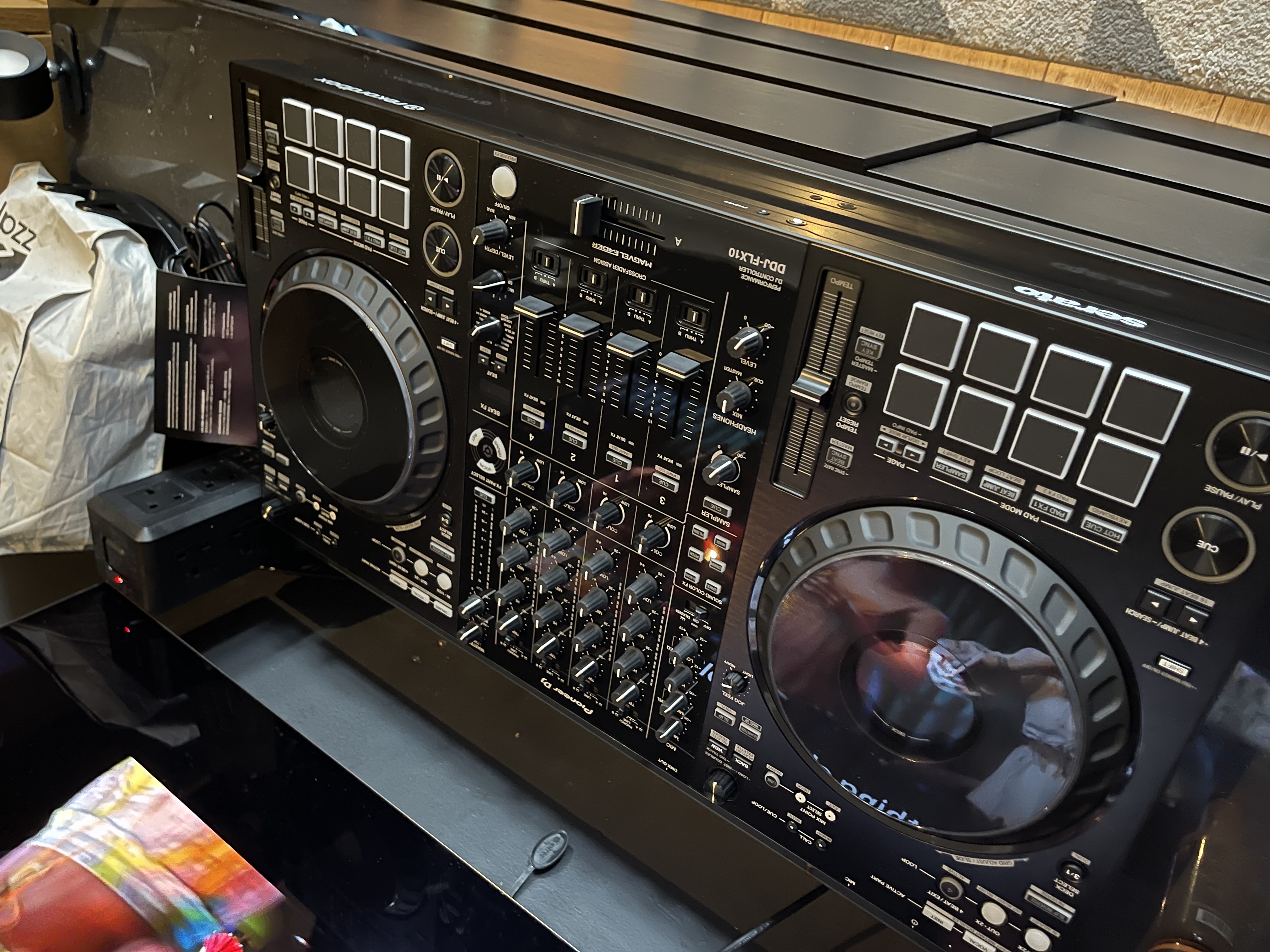 Pioneer dj ddj-flx10 4 channel dj controller with laptop stand 