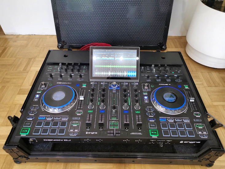 Denon dj prime4 streamaava dj-laite