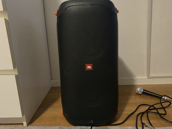 Kaiutin jbl partybox 110 + langallinen mikrofoni