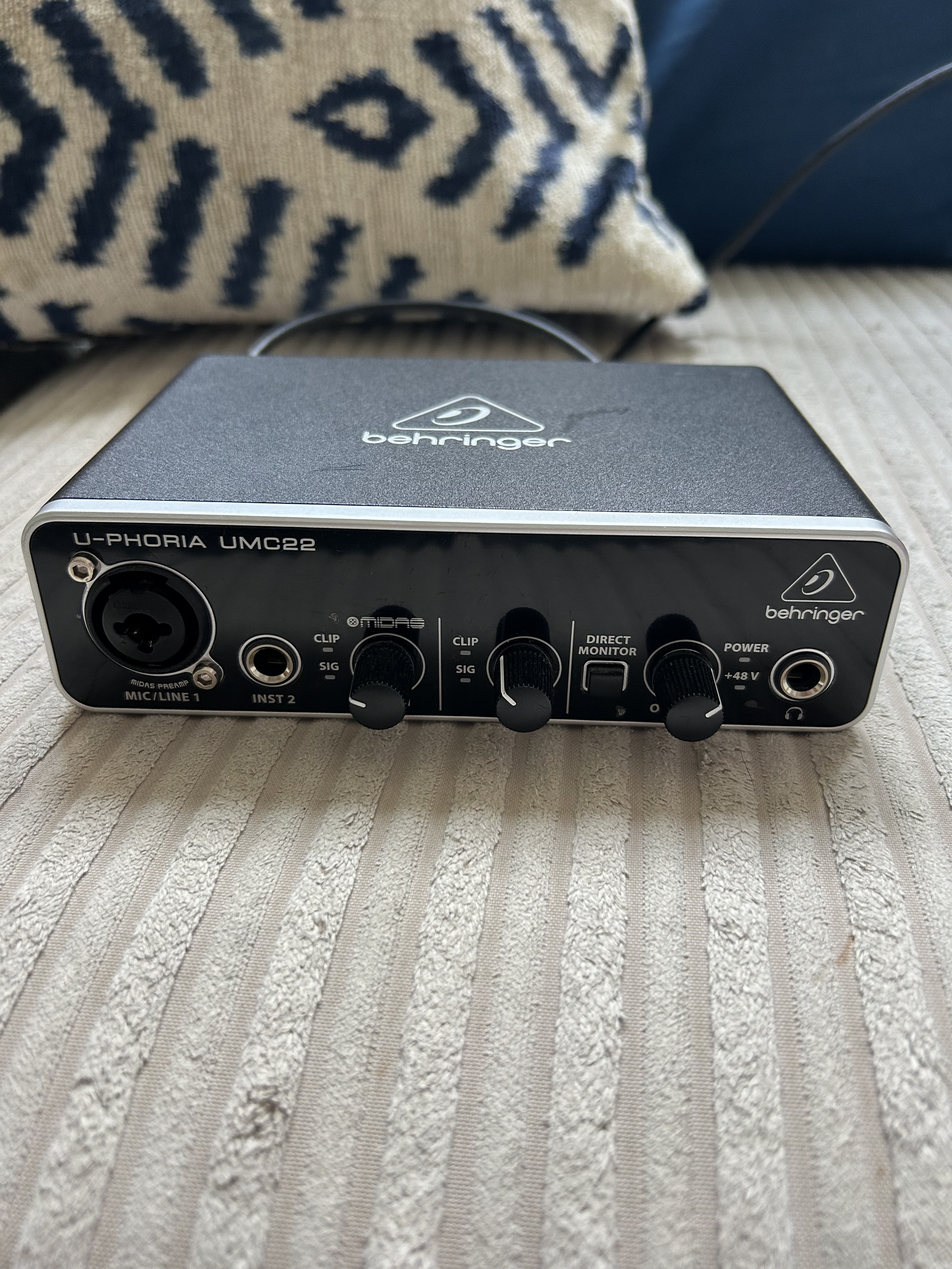 Behringer u-phoria umc22 2x2 usb audio interface 