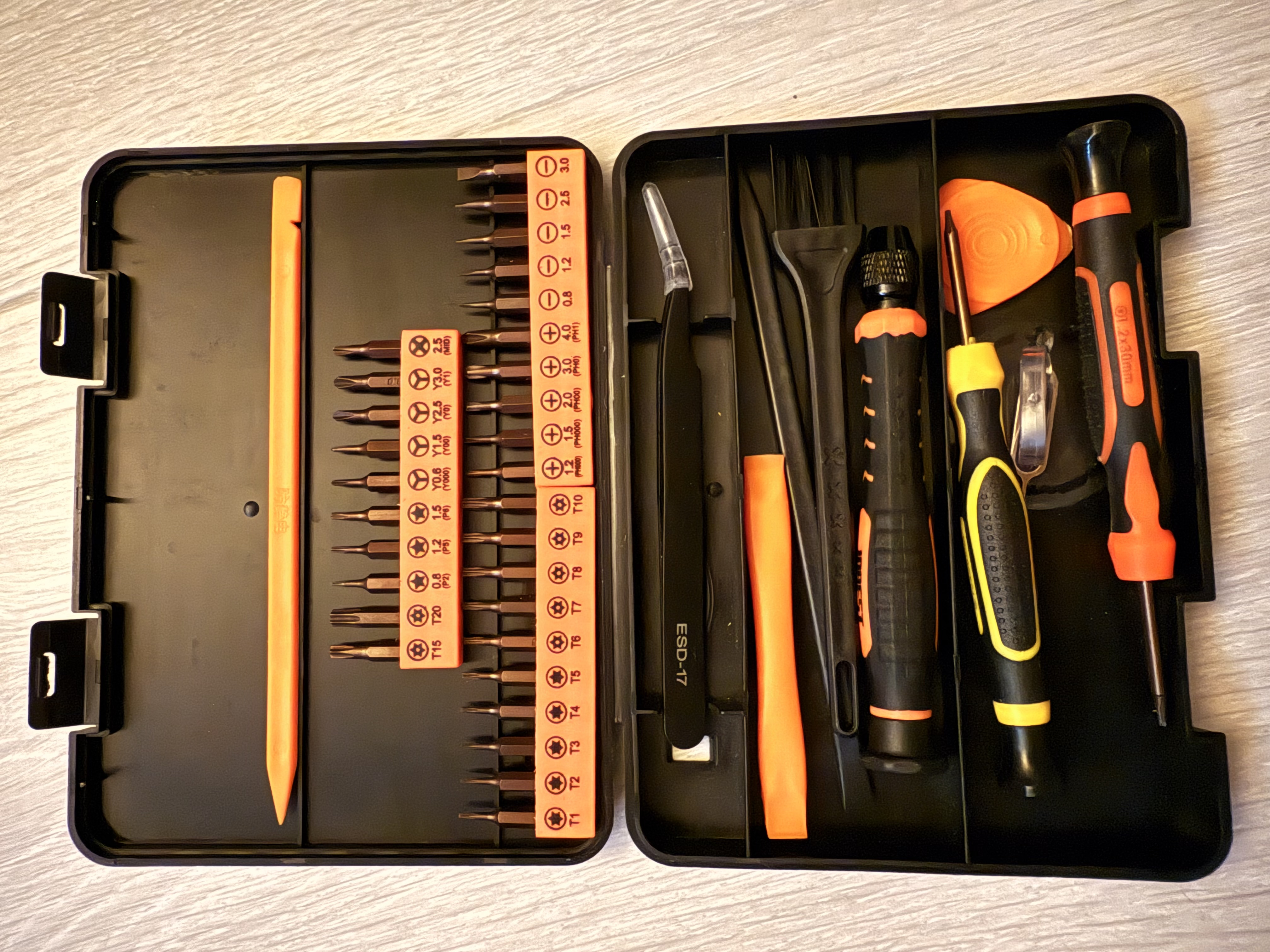 Reparasjonssett for mobiltelefoner og pc