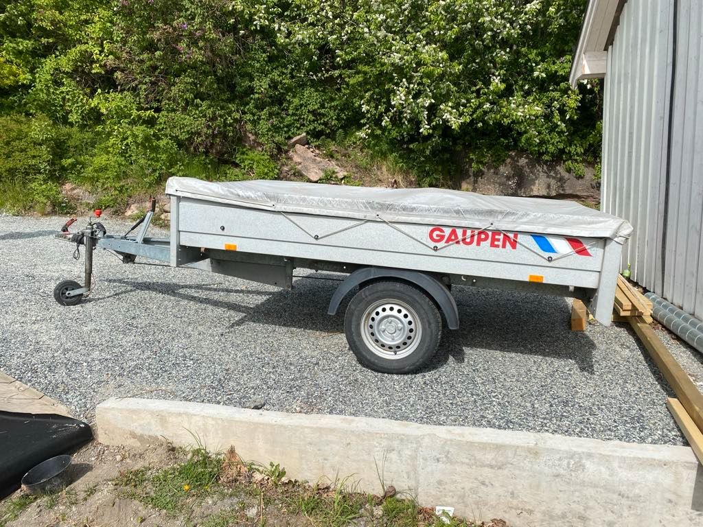 Tilhenger til leie – 750 kg med brems, presenning og støttehjul