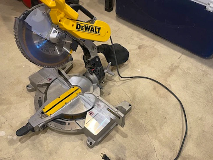 Dewalt compound miter saw 12"