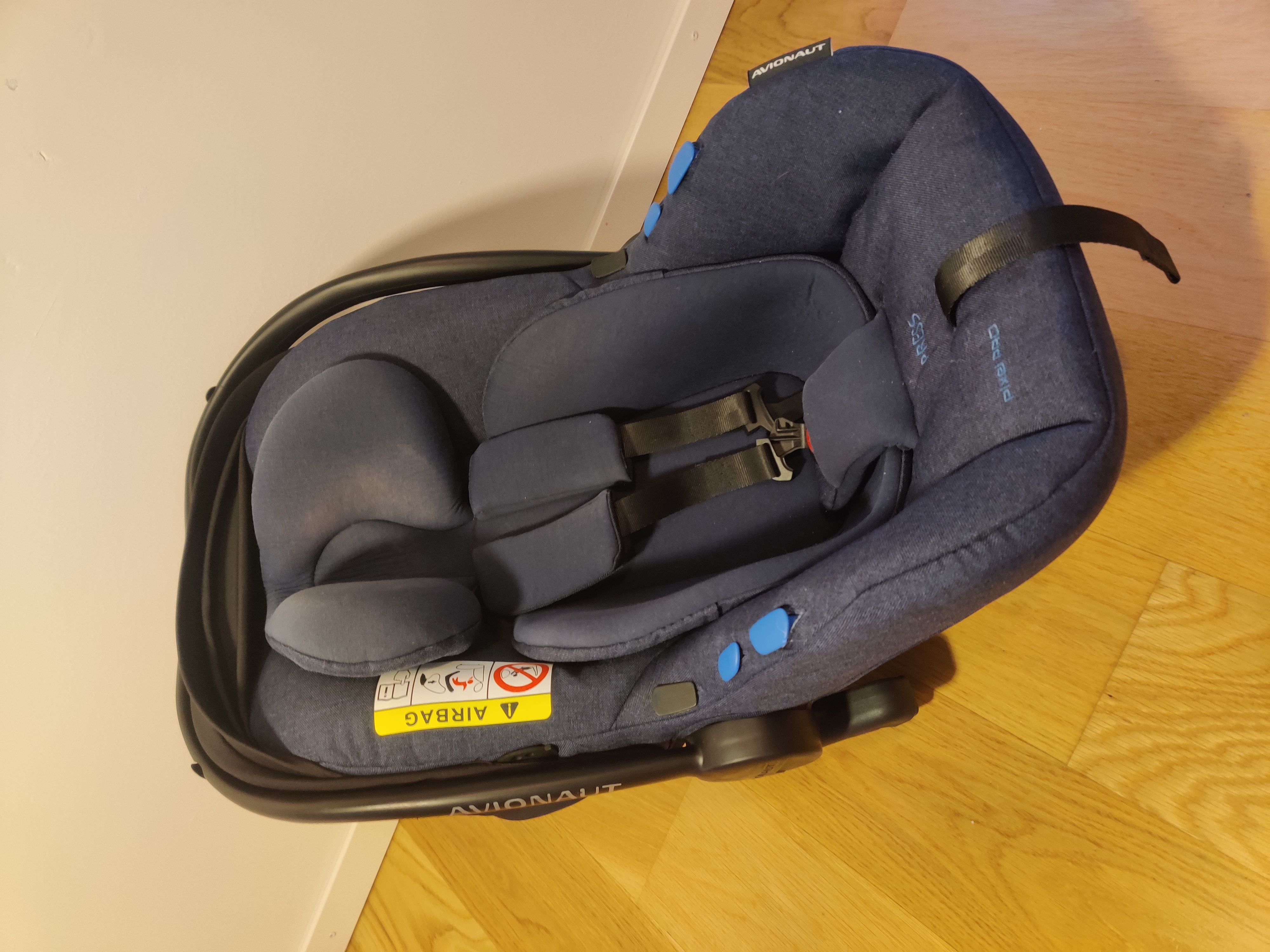 Avionaut pixel pro (navy pro) – ultralätt och säkert babyskydd