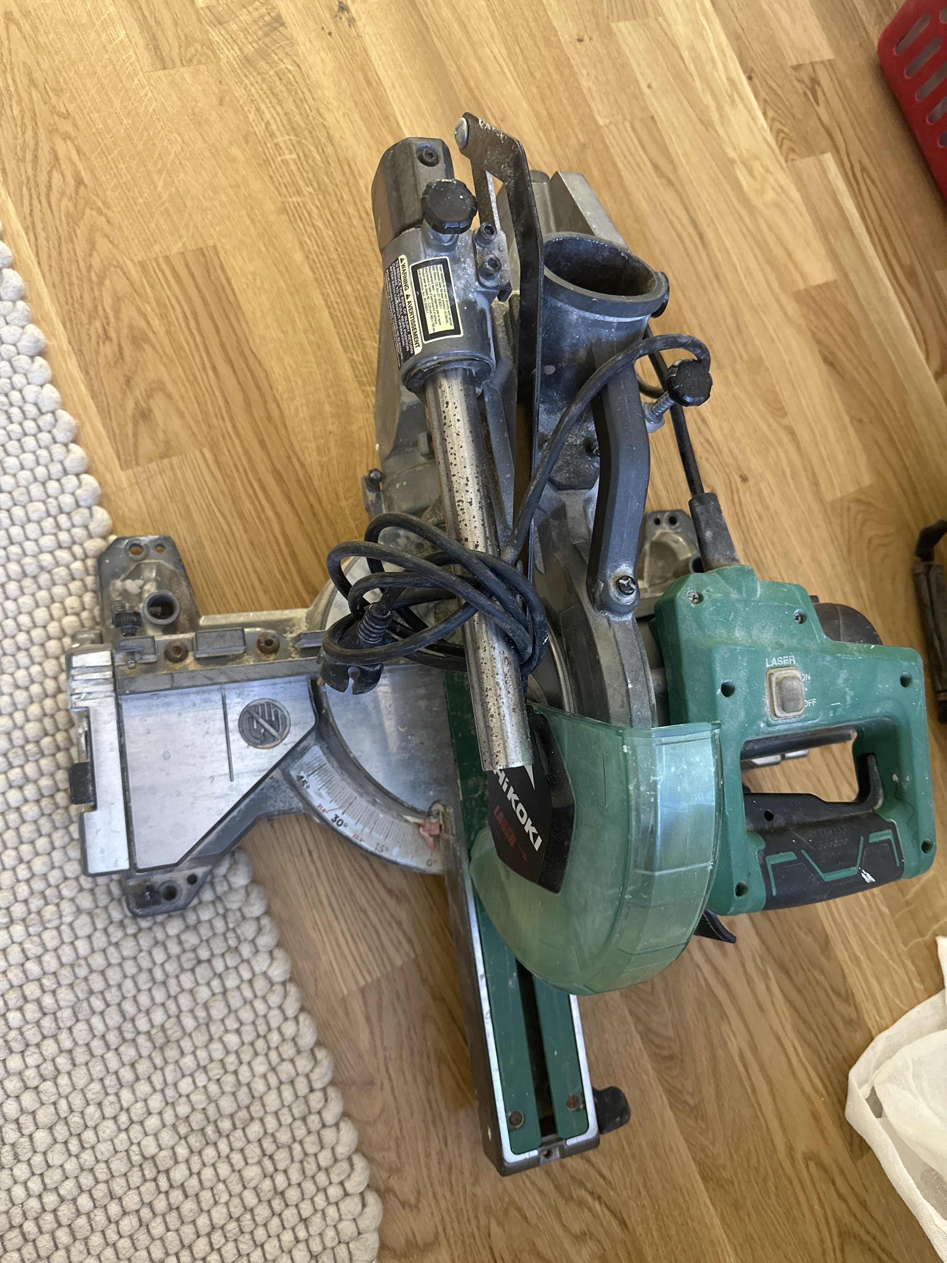 Hikoki kap- och gersåg med laser