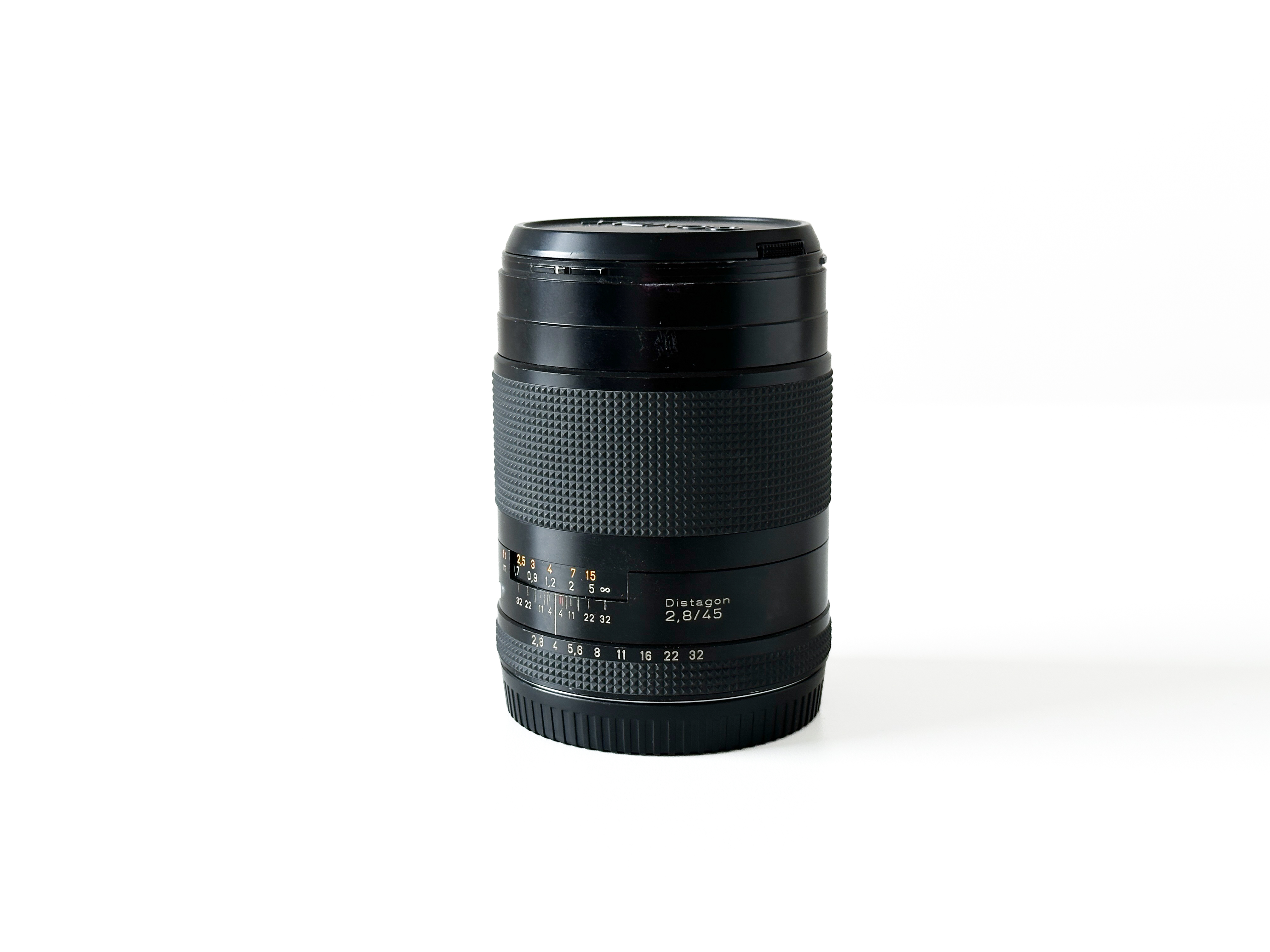Contax 645 45mm f/2.8 lens