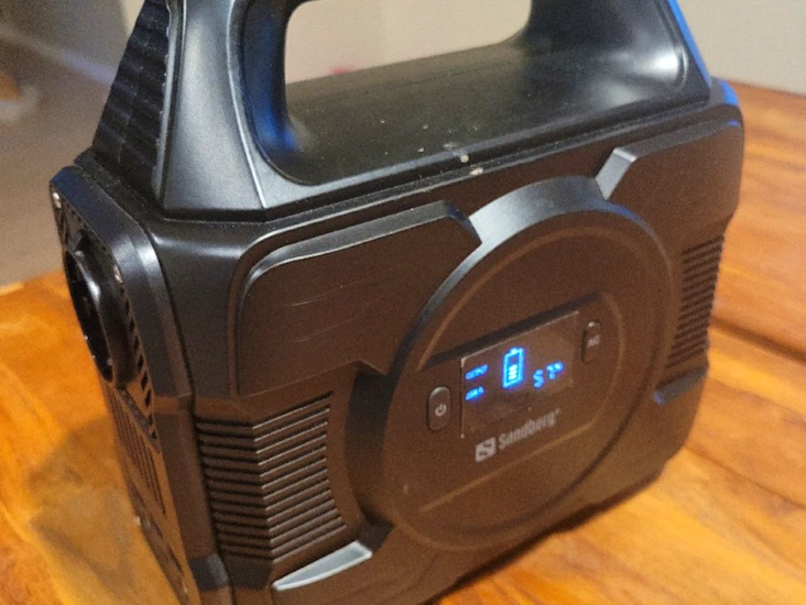 Varavirtalähde pistorasialla 80 000mah, 296wh