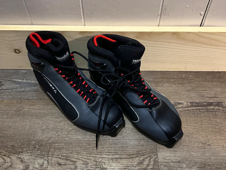 Euro 41 l10.5 m8 cross country ski boots