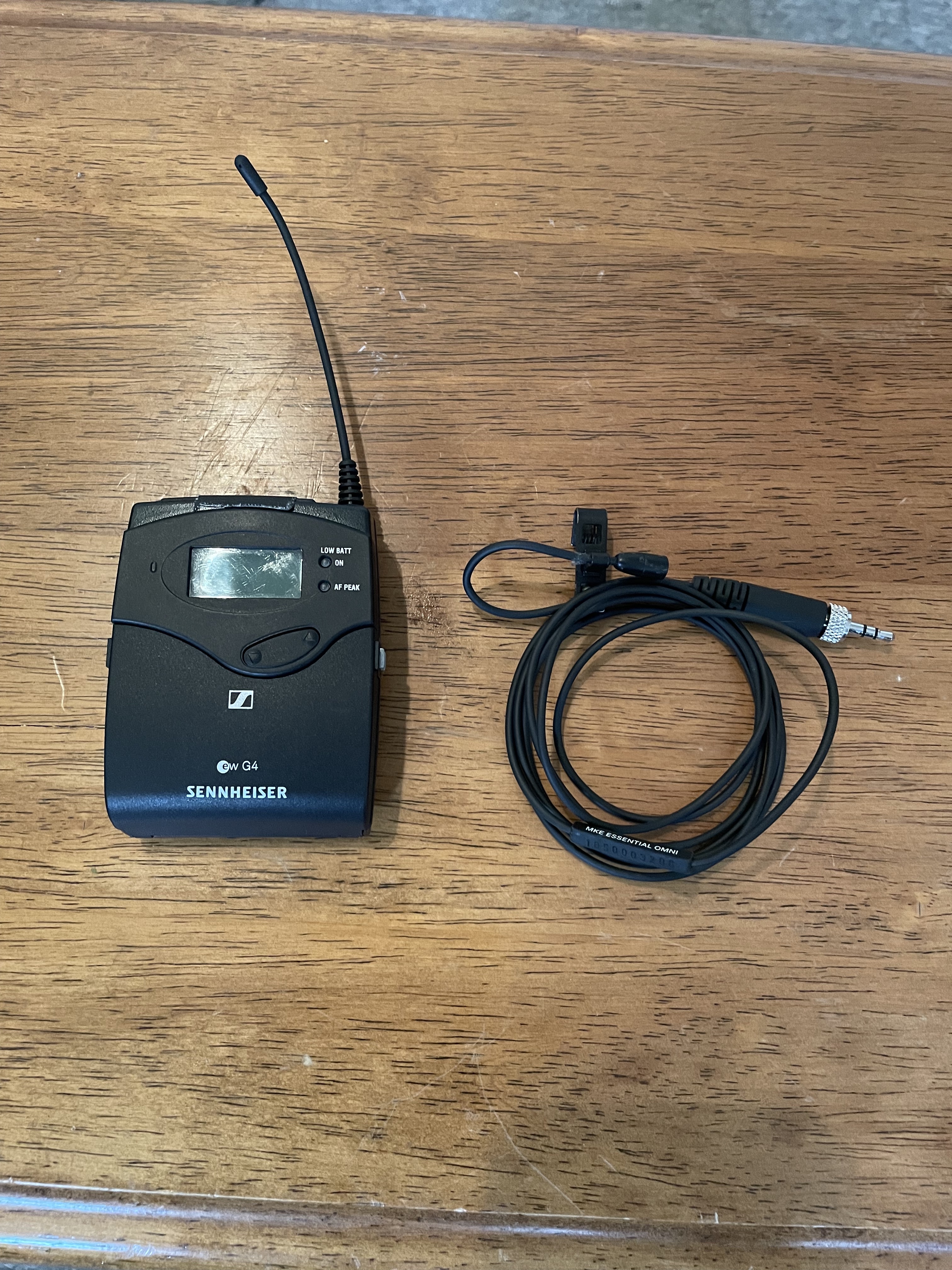 Sennheiser sk-100 g4-gb wireless transmitter and lavelier mic