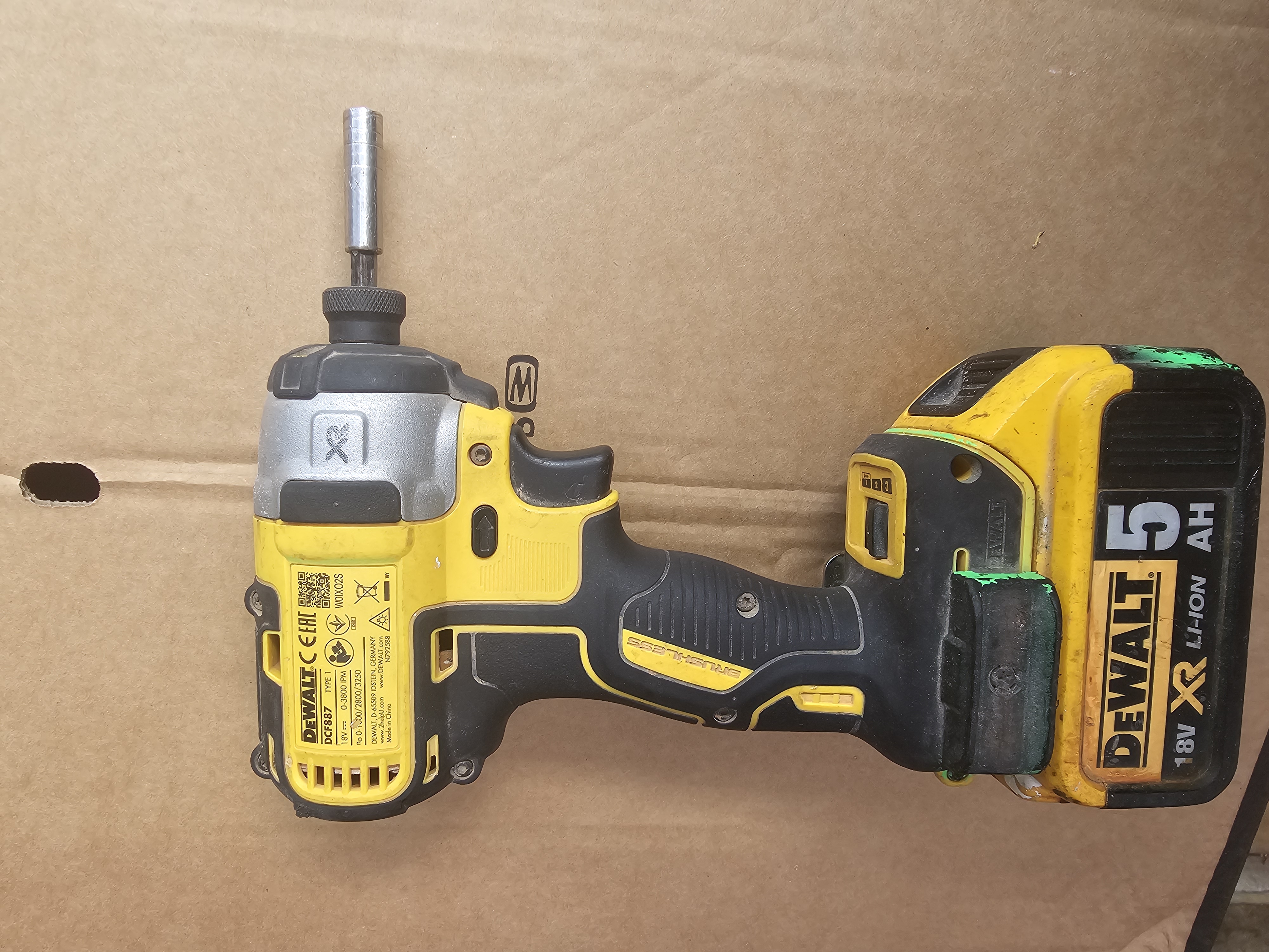 Dewalt xr 18v impact driver with battery & charger