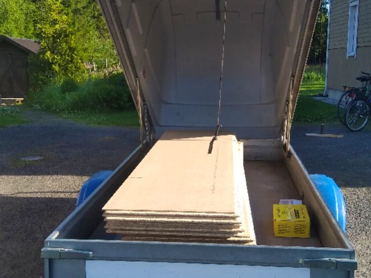 Peräkärry kuomulla