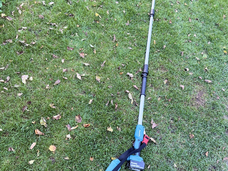 Makita mini motorsåg på pinne