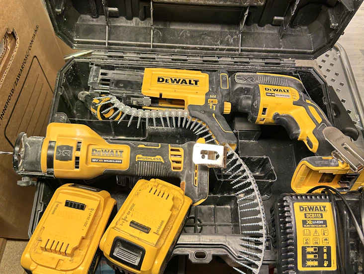 Dewalt gipstrekker og gipsfres/kutter