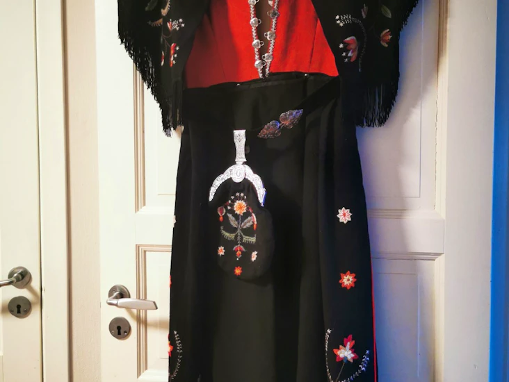 Rogalandsbunad løland leies ut