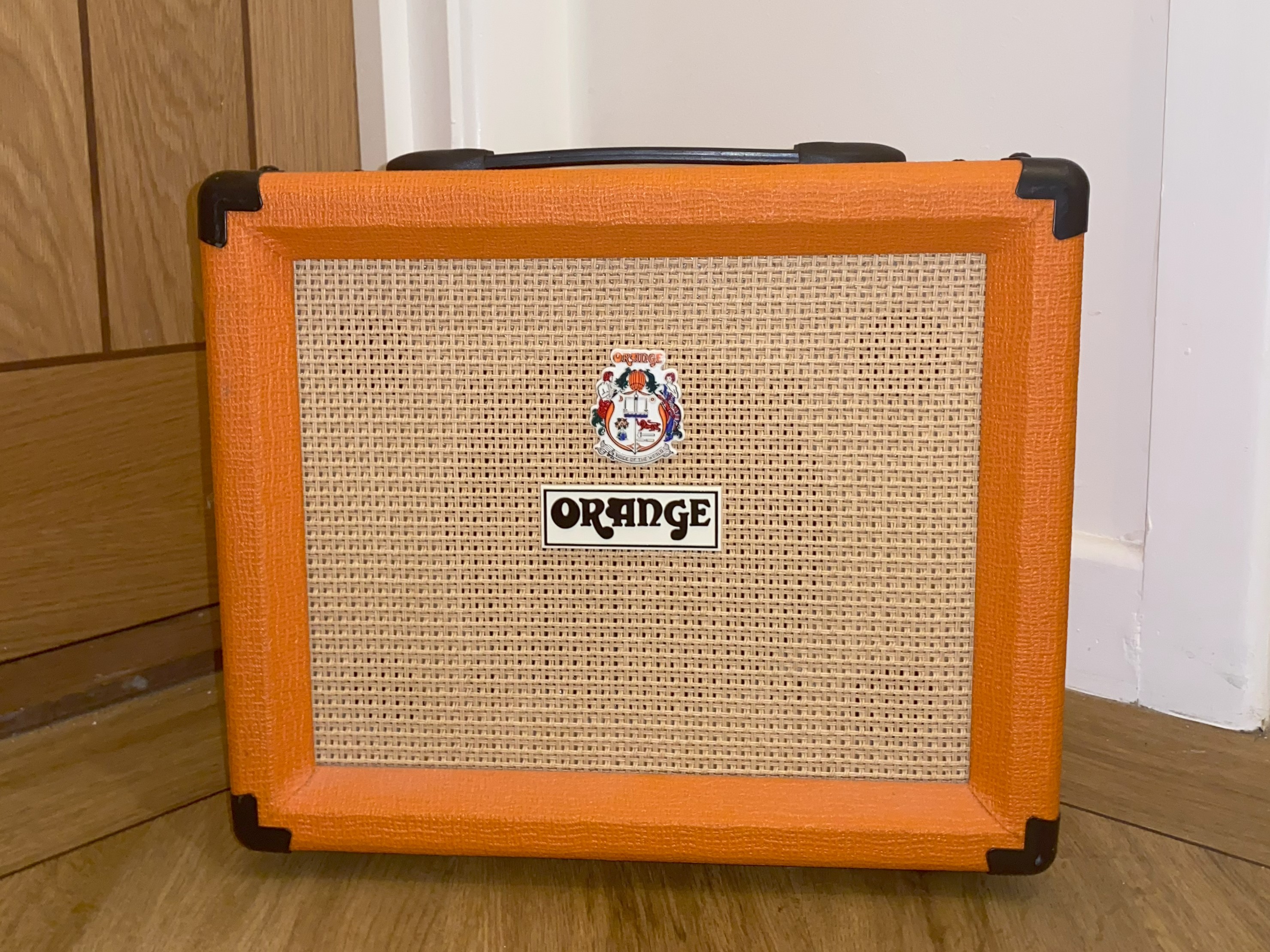 Small guitar amplifier