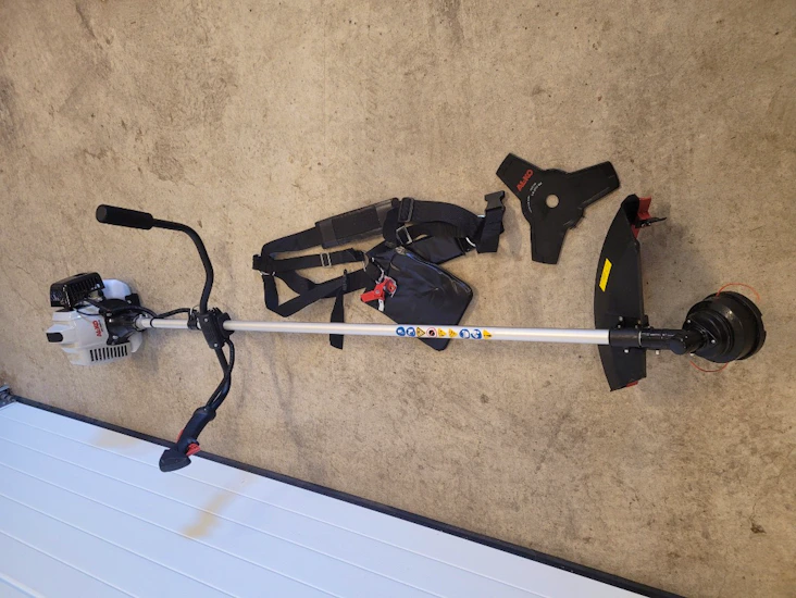 Bensindriven röjsåg