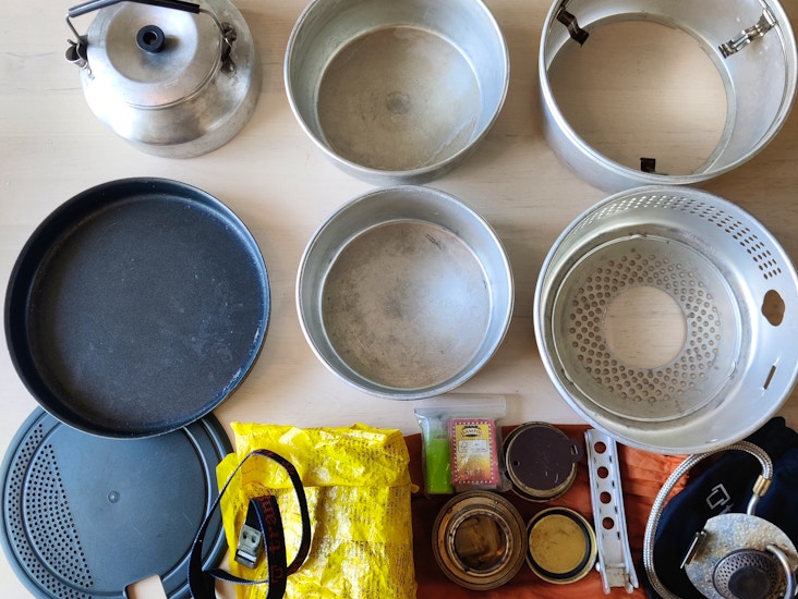 Trangiasetti sinol- ja kaasupolttimella