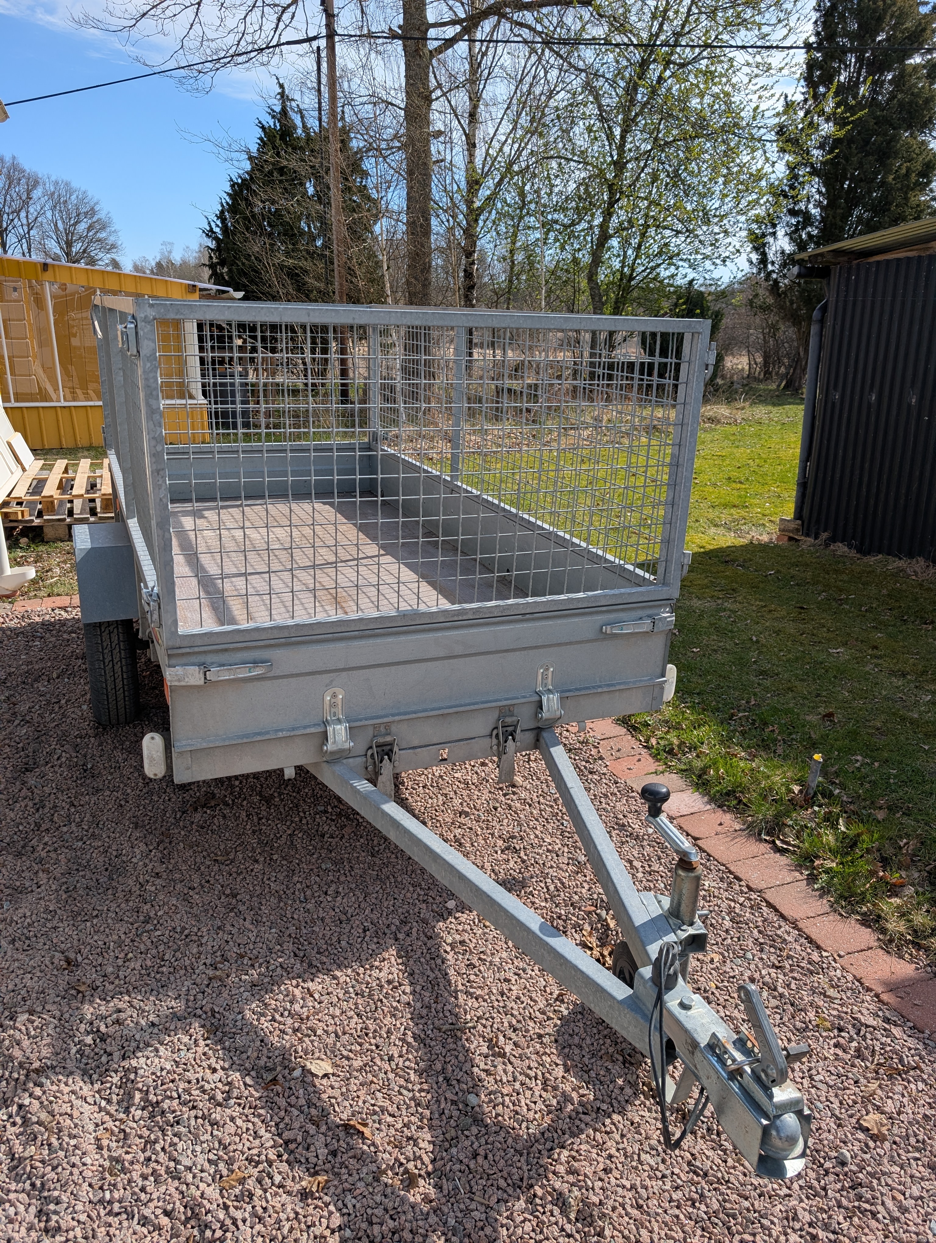 Tippbart obromsat gallersläp