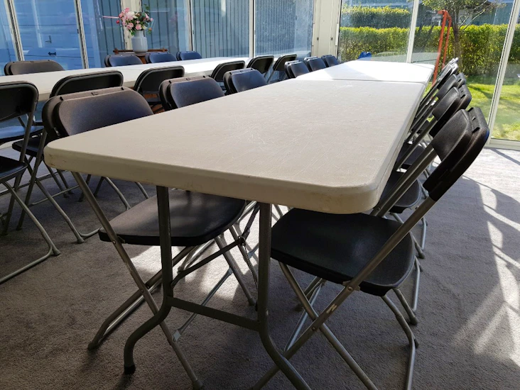 Paket med eget antal bord och stolar