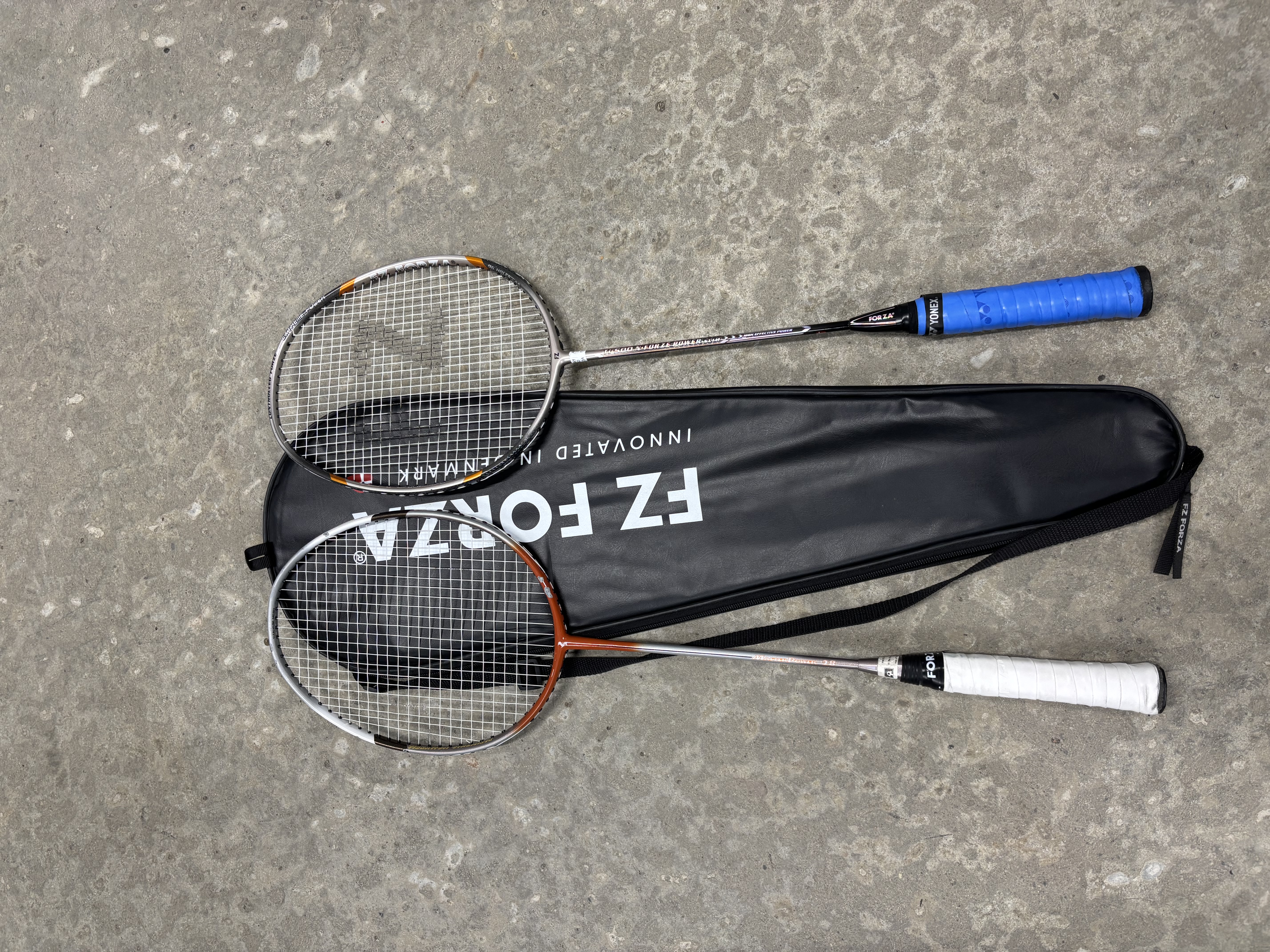 2x badmintonracketer