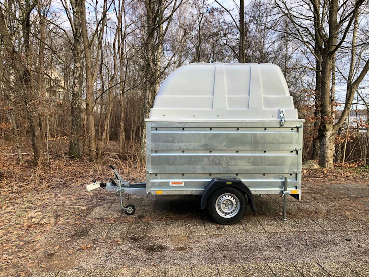 Hög kåpa släpvagn