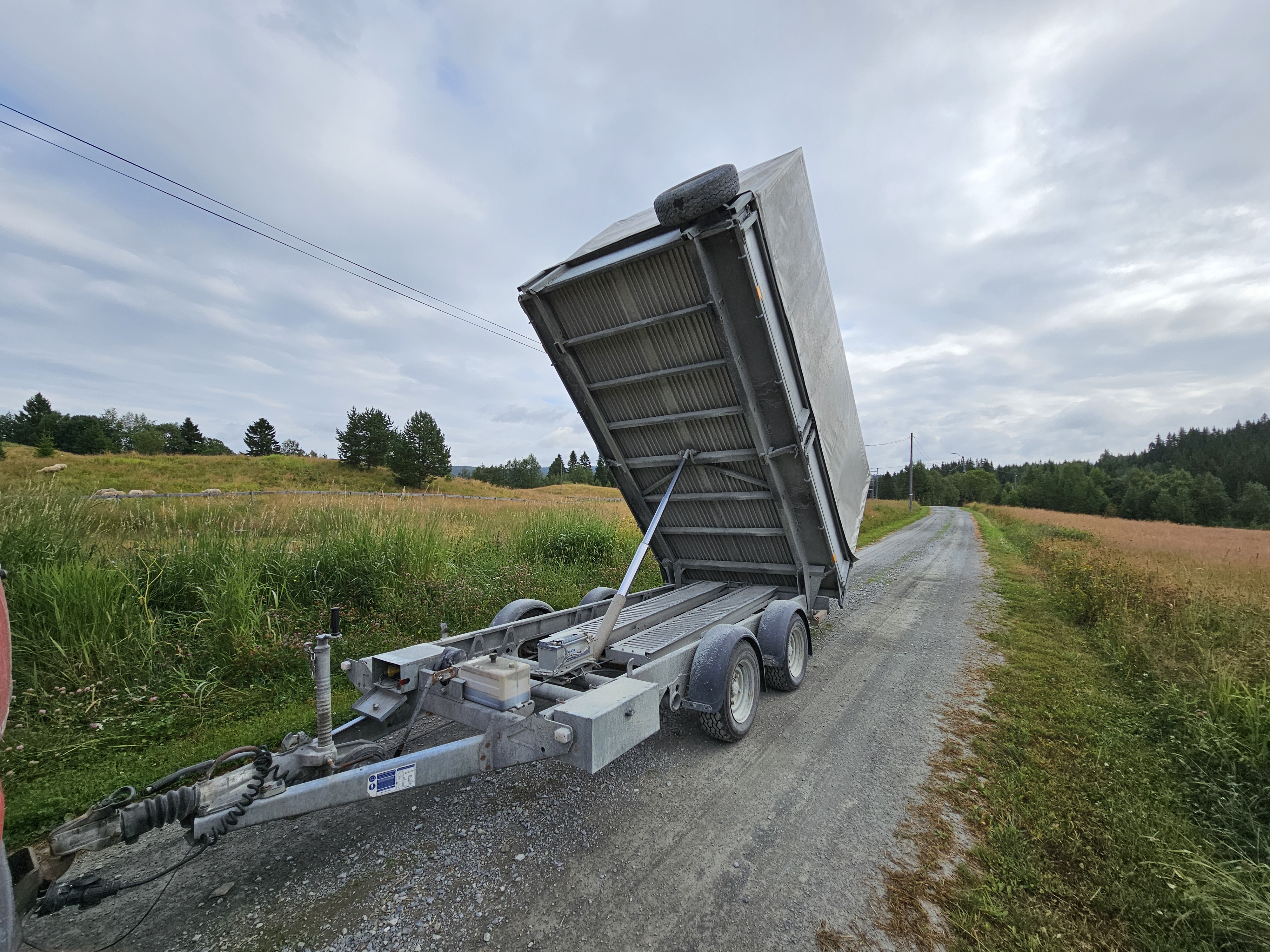 Tipphenger med kapell. 3500kg