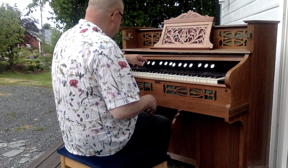Antikk over 100 år gammelt trøorgel / pumpeorgel (harmonium) fra bergen til leie