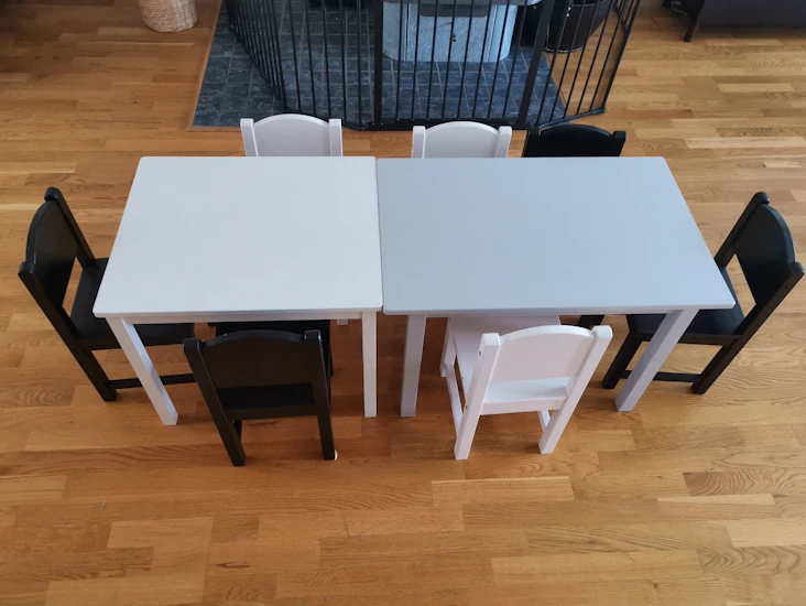 Ikea barnstolar och bord för kalas
