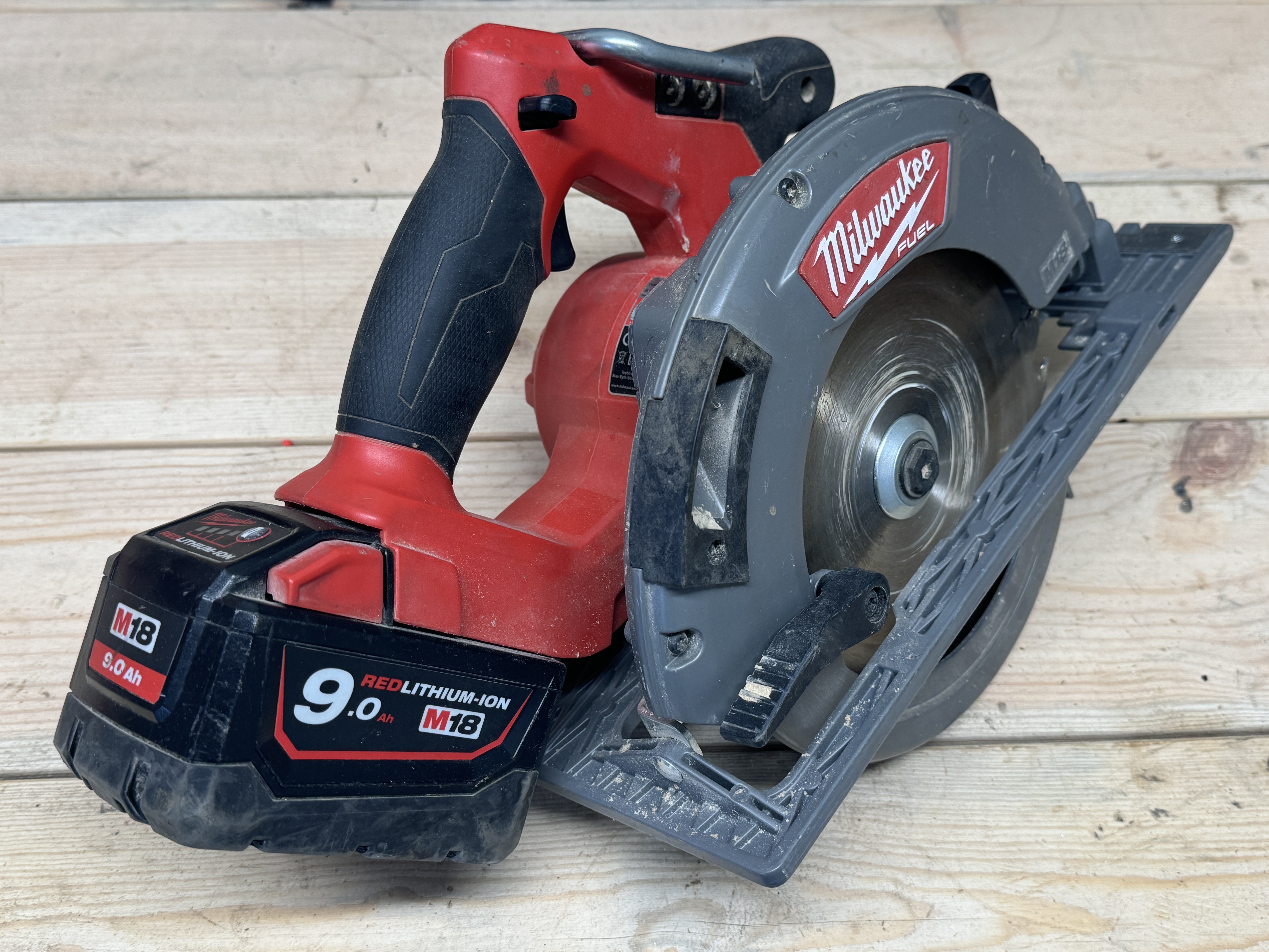 Milwaukee cordless circular saw
