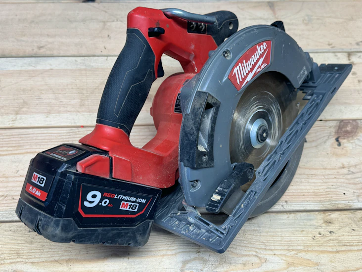 Milwaukee cordless circular saw