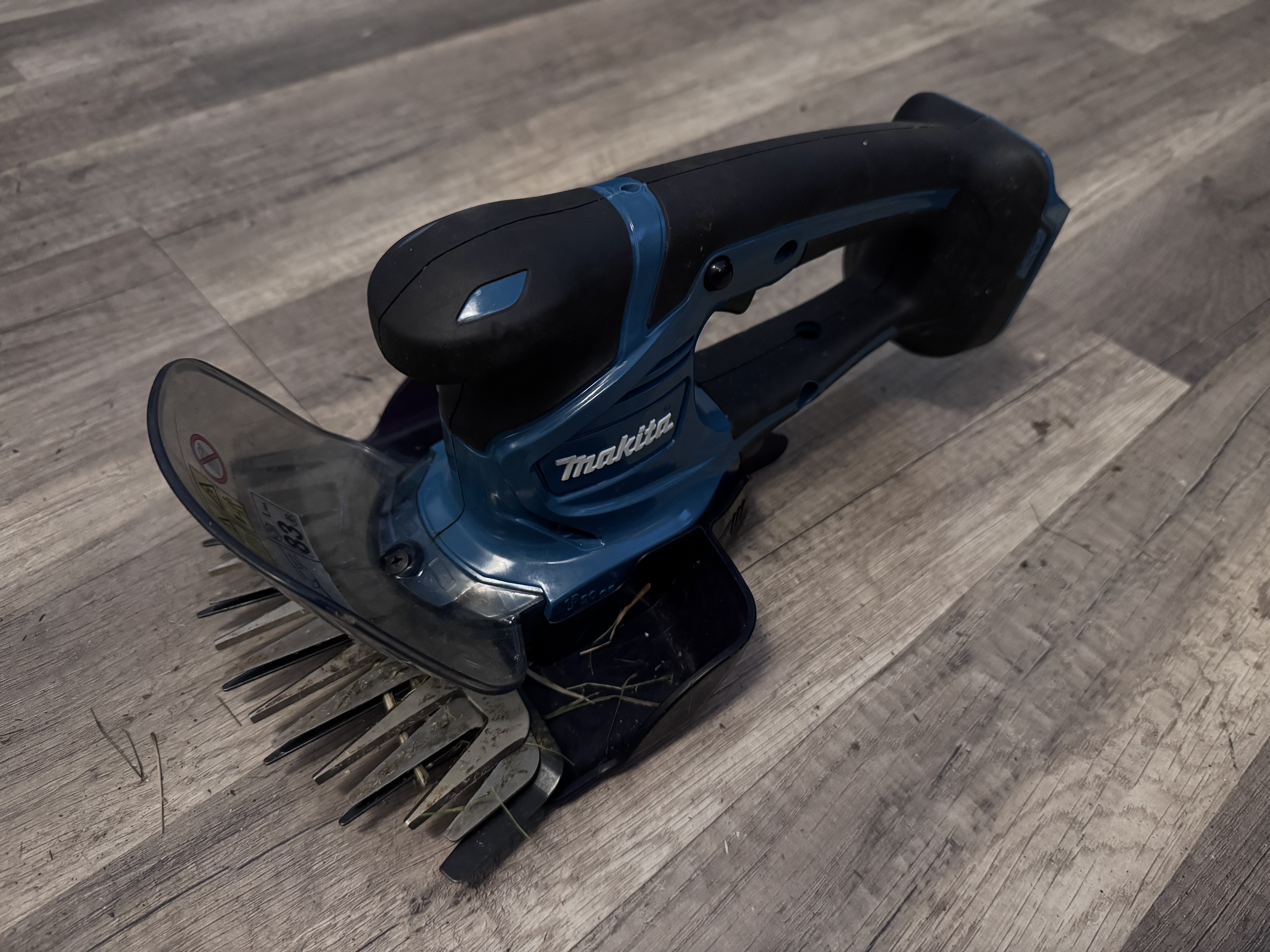 Makita håndholdt og trådløs gressklipper/hekkstusser