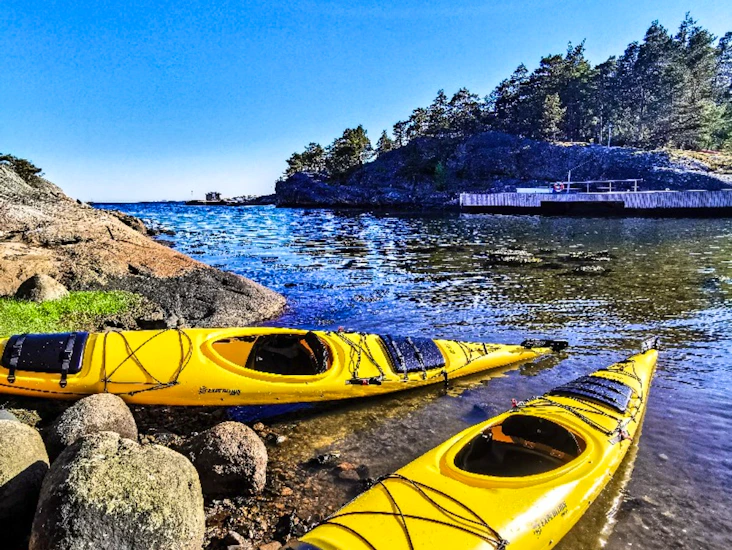 Kajakk nær sjøen (1 eller 2 kajakker)