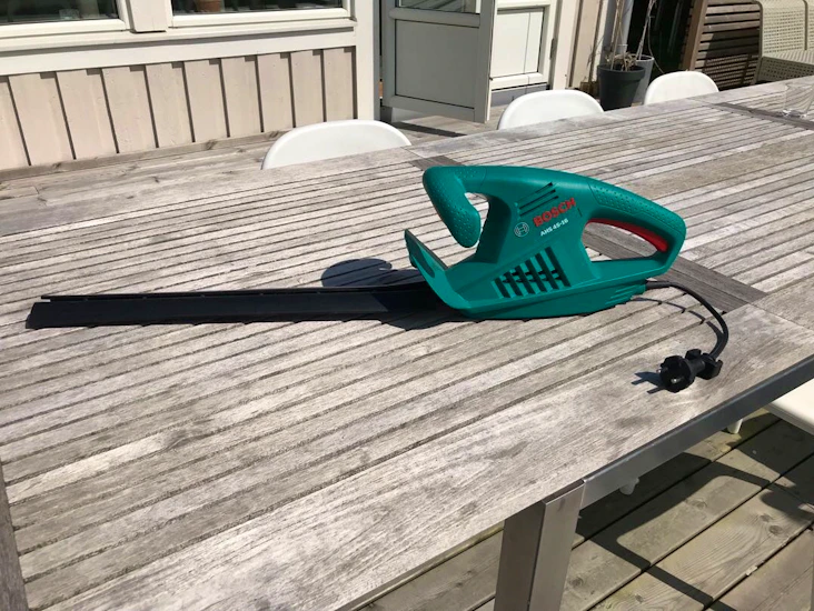 Eldriven bosch häcksax