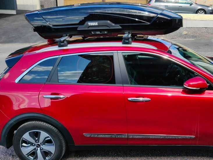 Suksiboksi thule xl + taakkatelineet