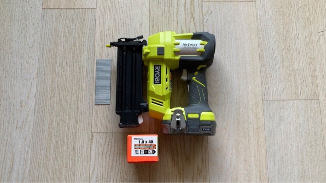 Ryobi airstrike spikerpistol (batteridrevet)