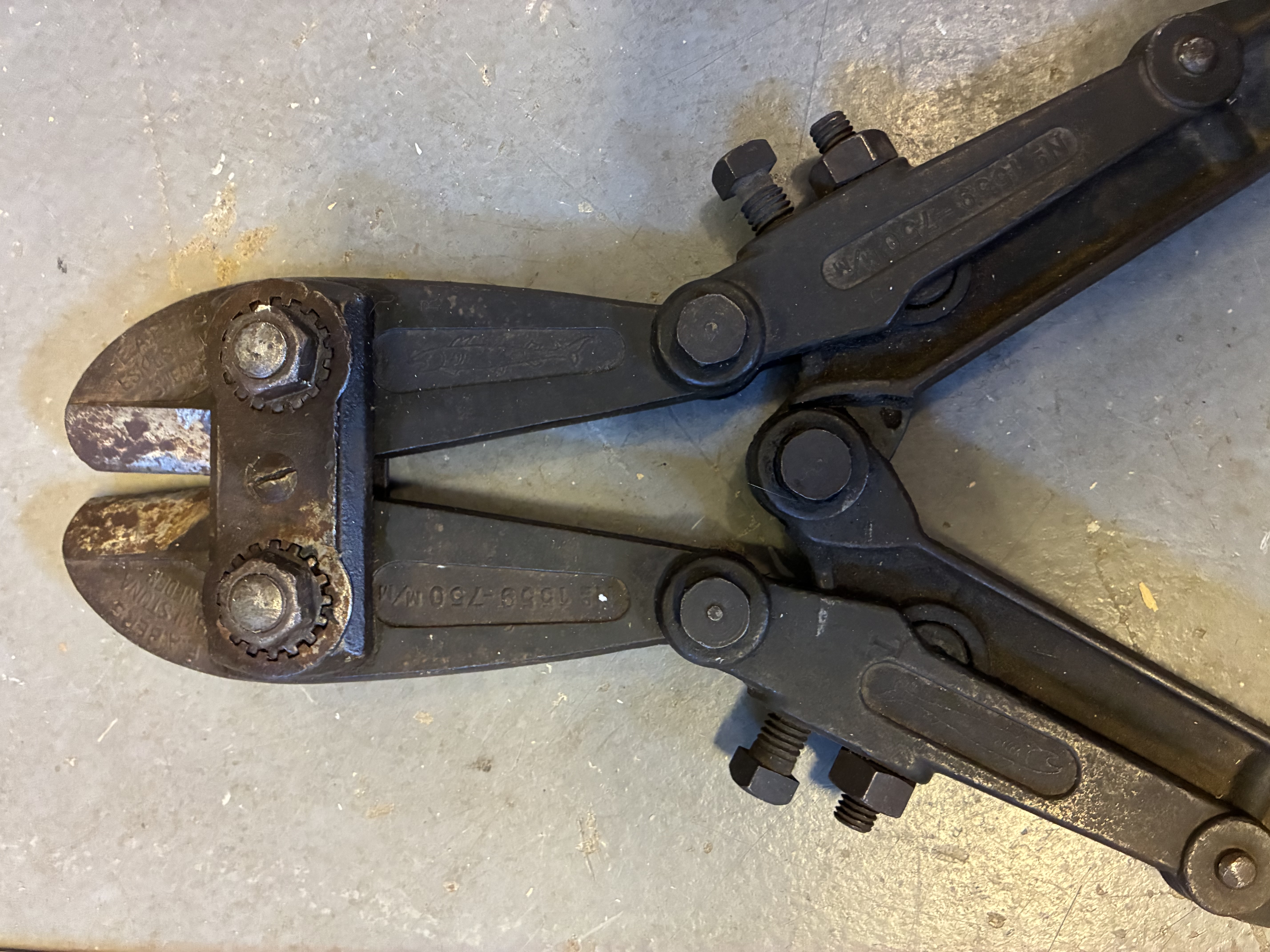 Kraftfull bultsax - kapar upp till 12 mm stål