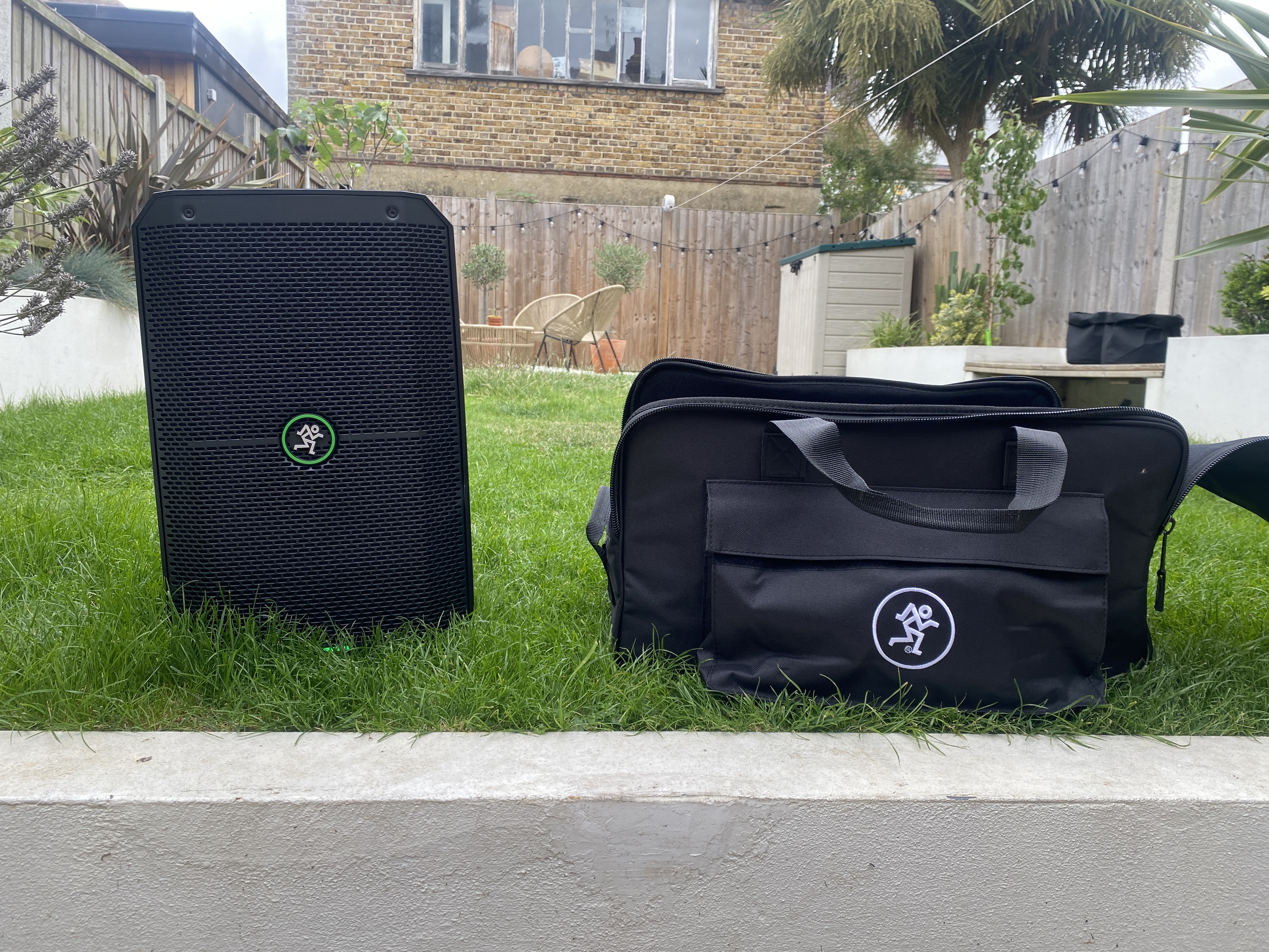 Mackie thump go pa speaker with bag