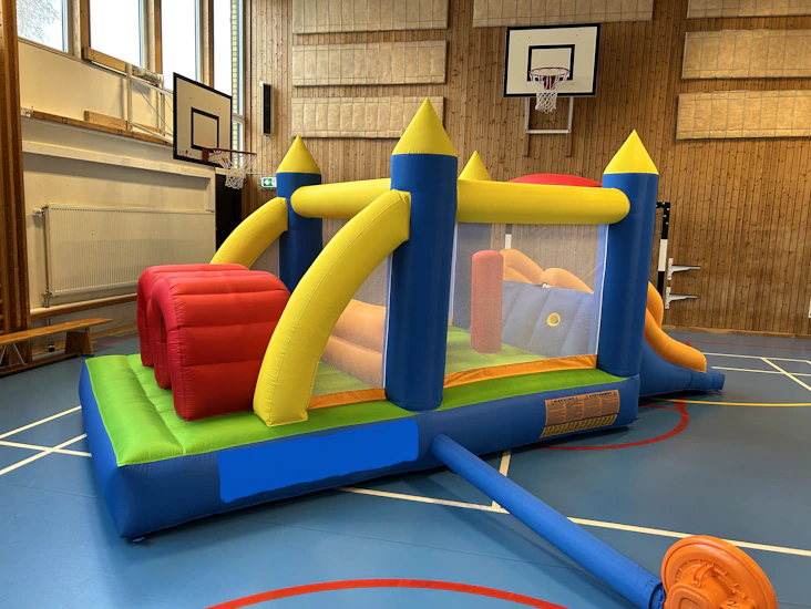 2. hoppborg äventyrlig