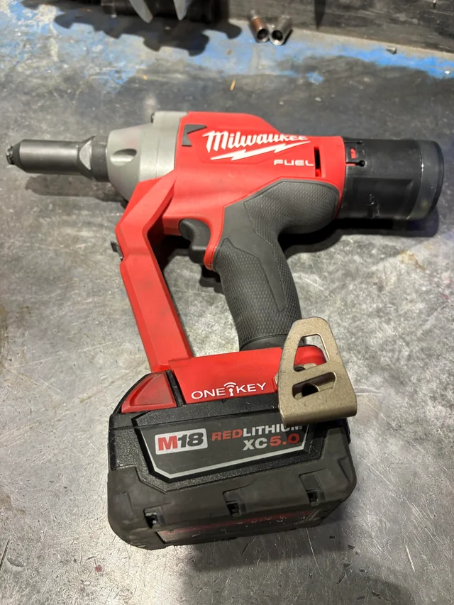 Milwaukee 18v cordless rivet gun