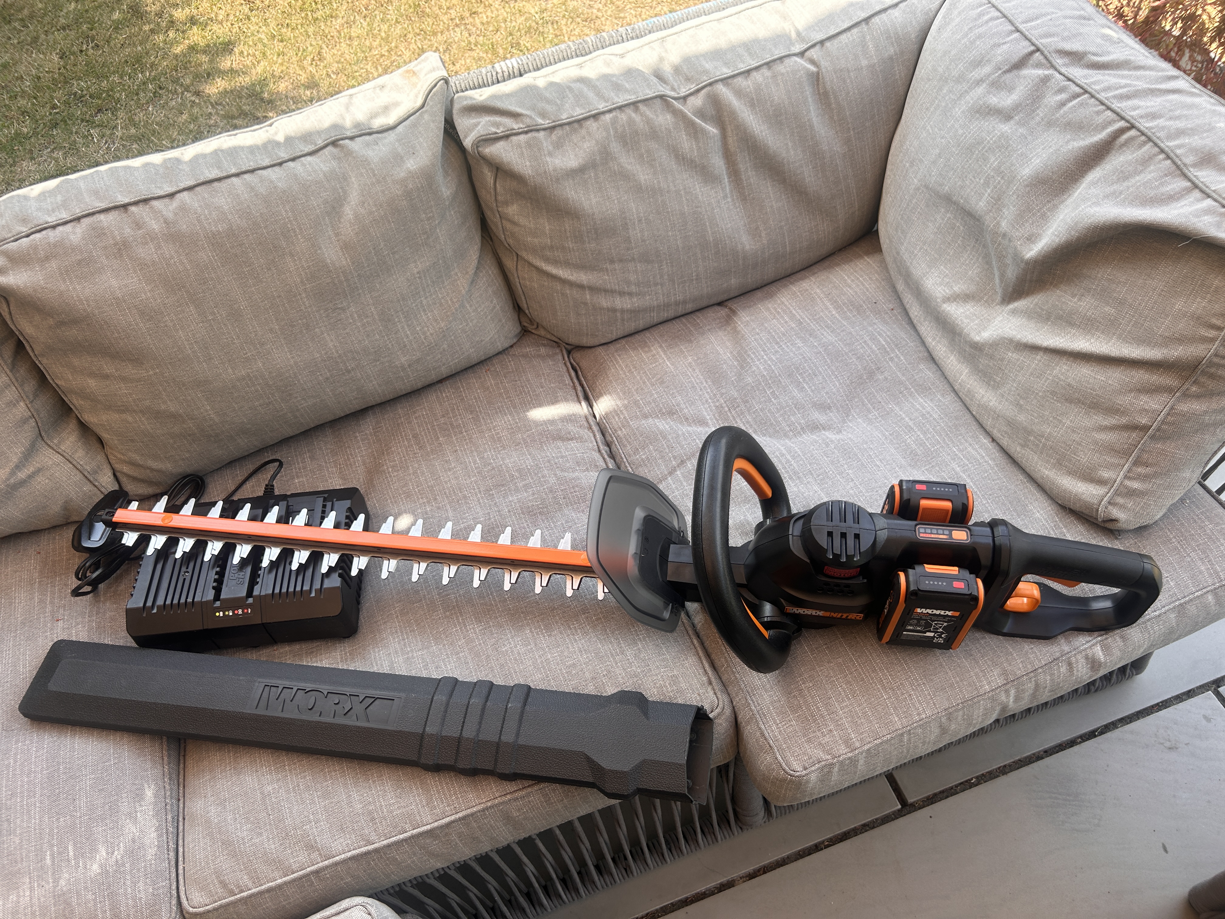 61cm professional hedge trimmer , cordless 40v 