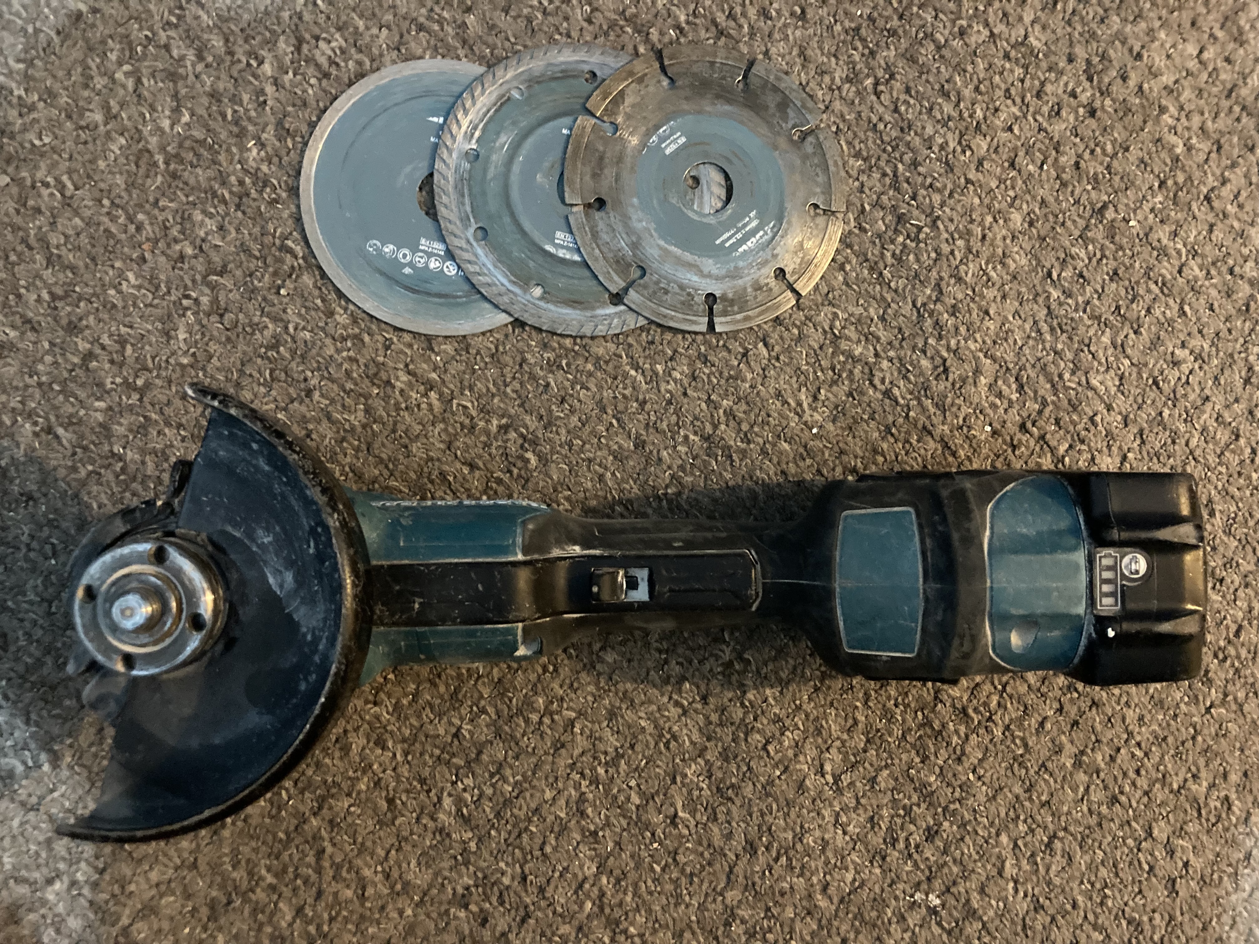 Makita cordless angle grinder (125mm)