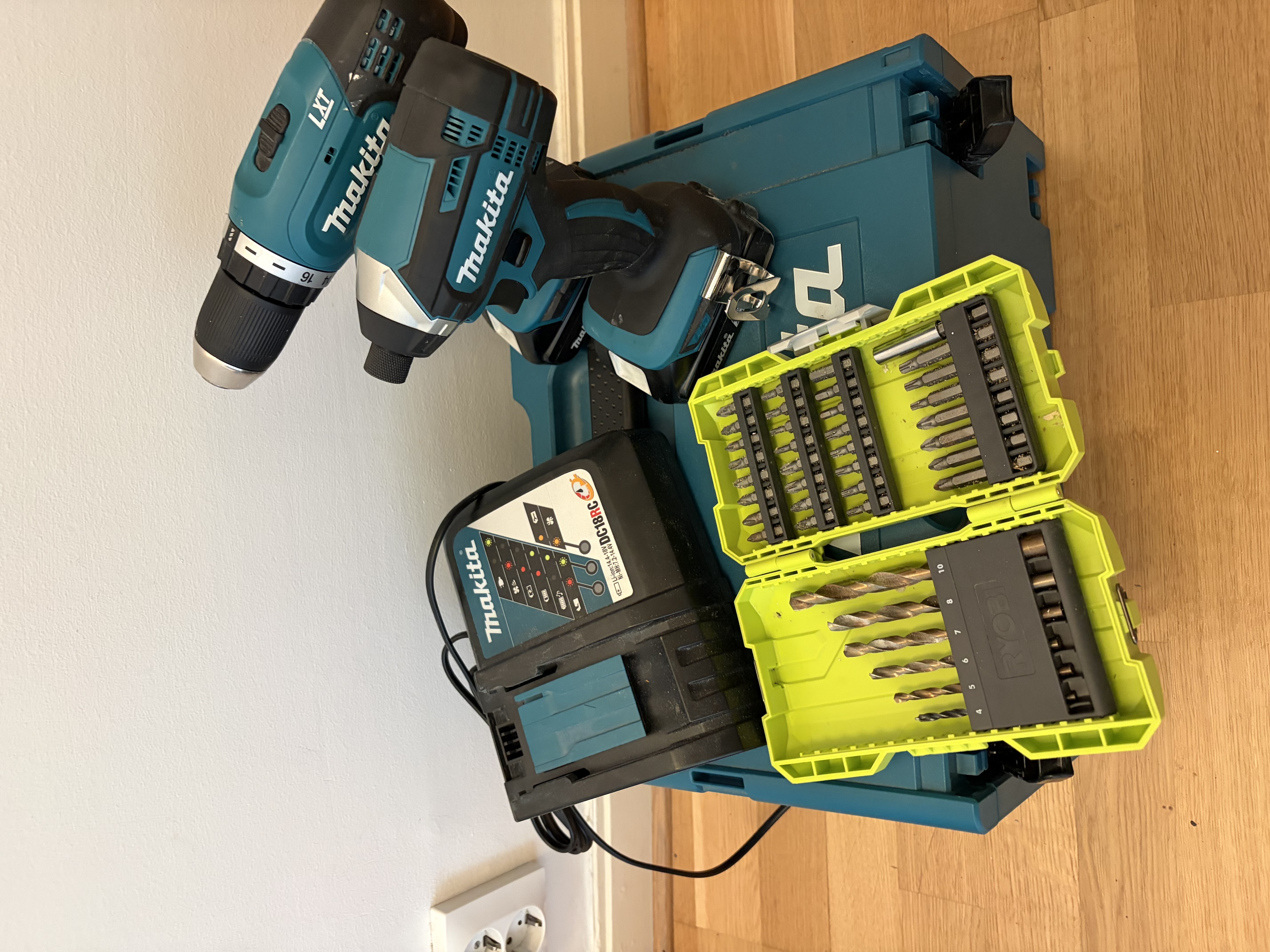 Makita 18v borrskruvdragare & slagskruvdragare – komplett kit med batterier och bits/borr