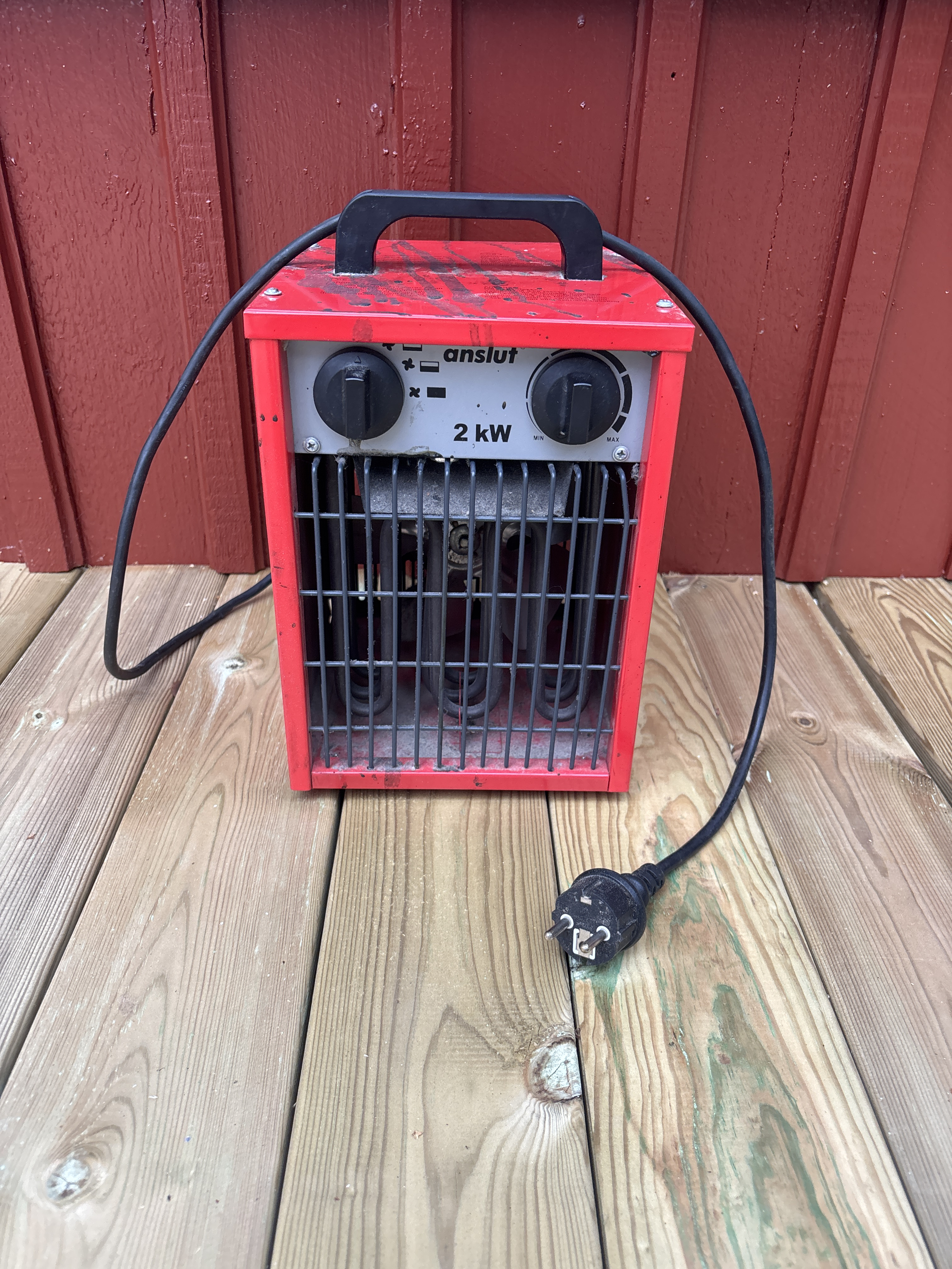 2 kw byggvärmefläkt. kraftfull värme för garage, bygge och renovering.