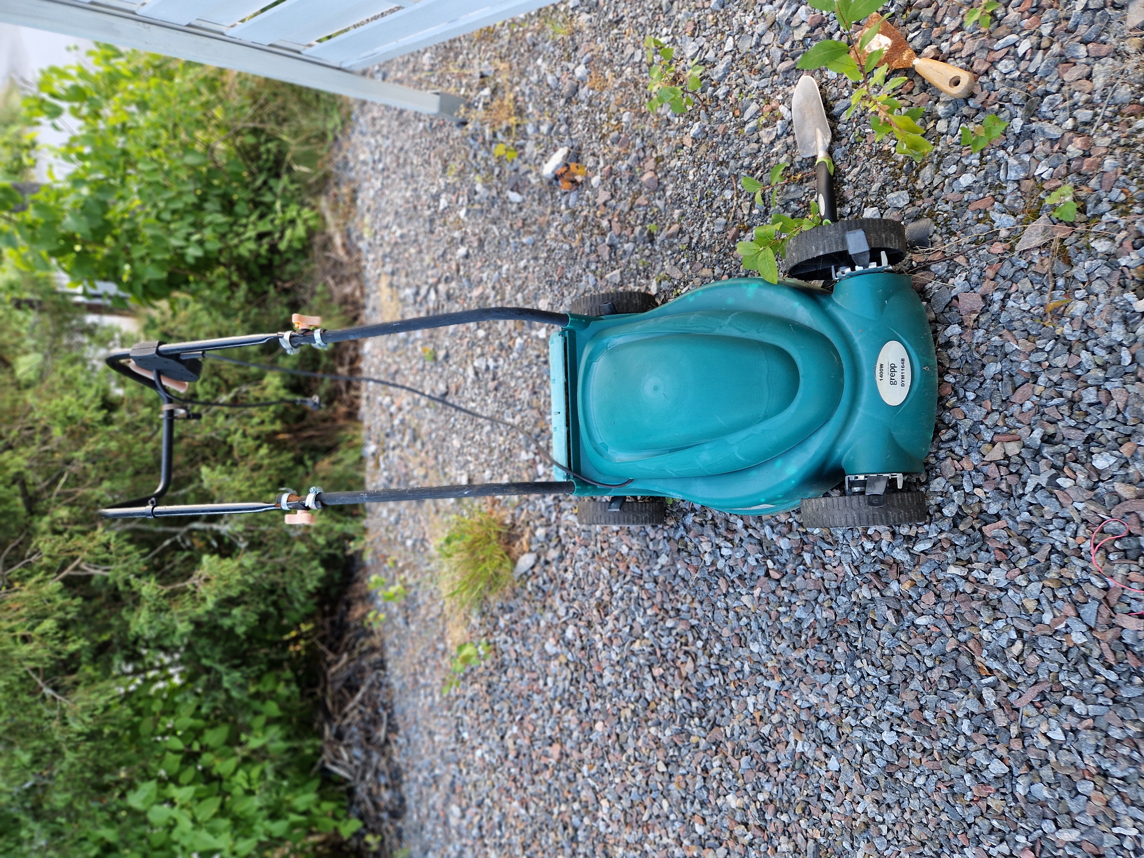 Gräsklippare uthyres – 1400 w eldriven gräsklippare