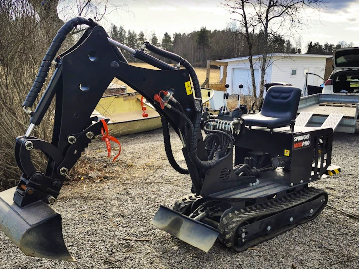 Minigrävare, utkörning och hämtning ingår