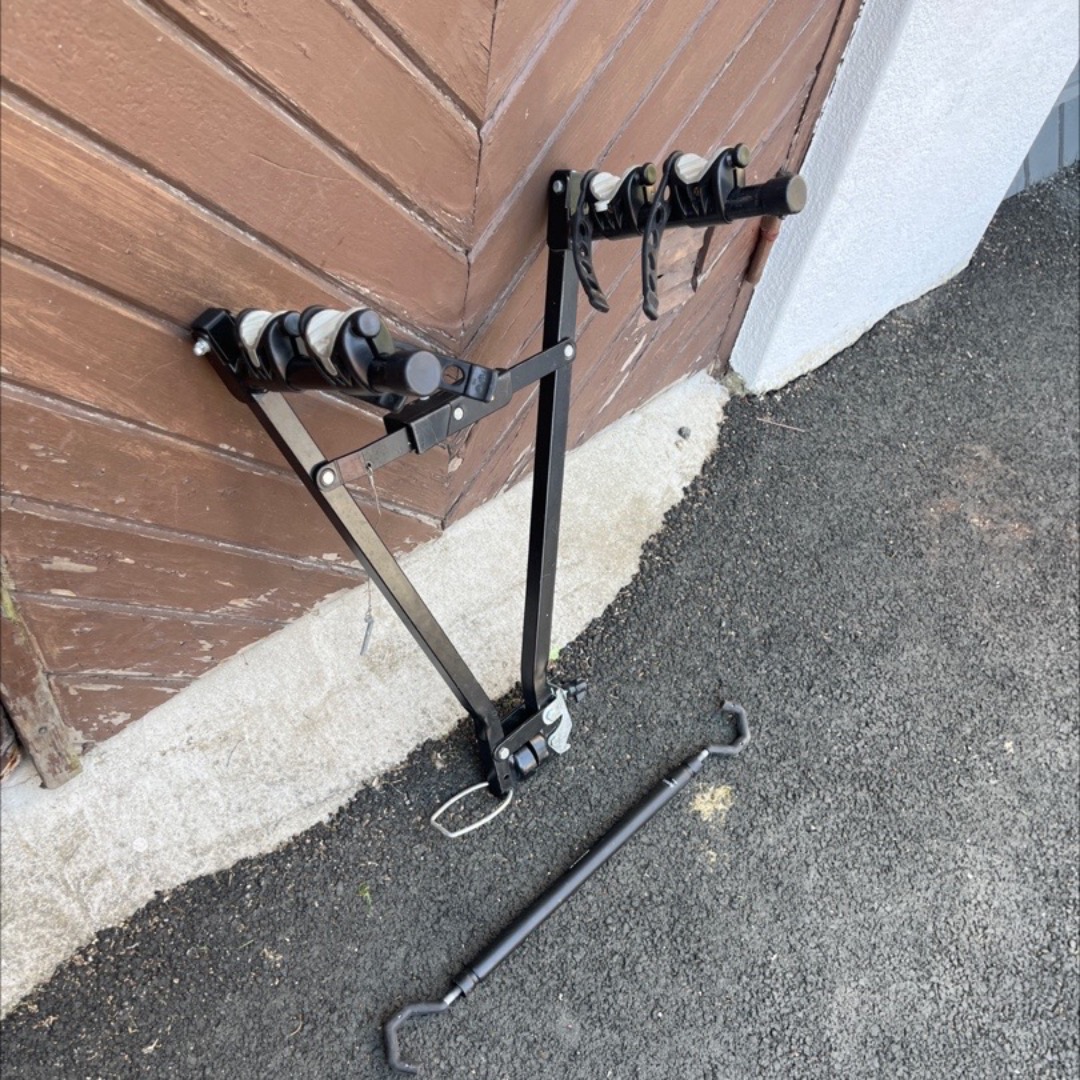Enkel cykelhållare för bil med dragkrok