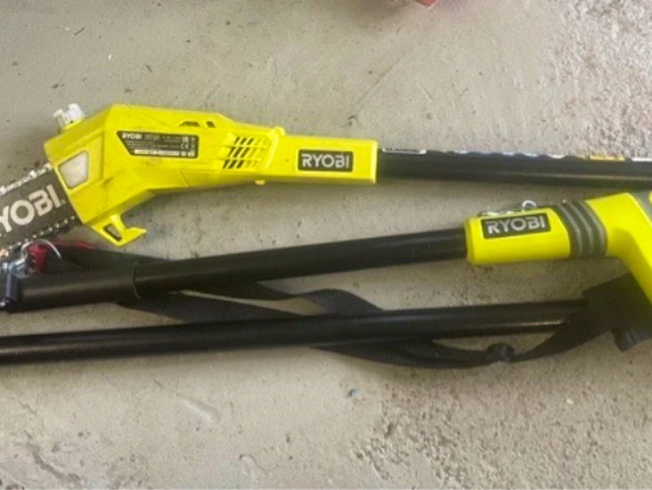 Akkukäyttöinen oksasaha teleskooppivarrella