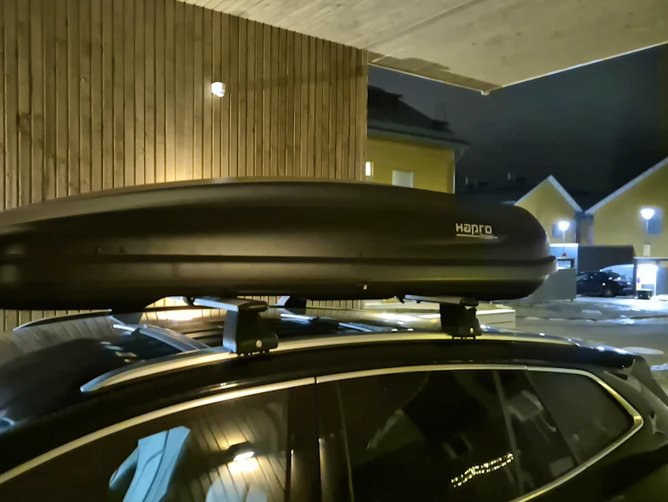 Uusi, tilava suksiboksi hapro traxer 8.6