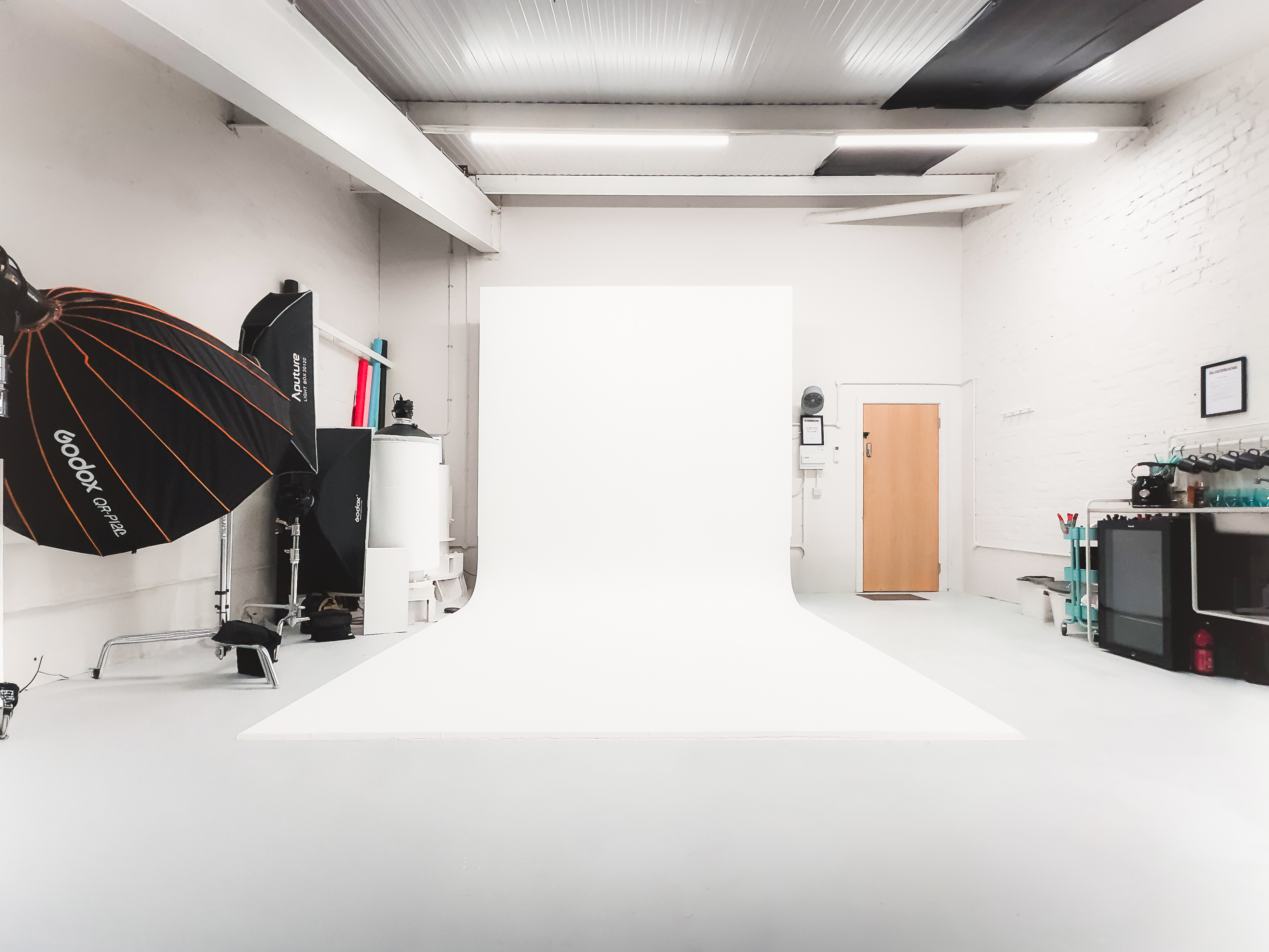 Photo/video studio in brent cross - half day 4 hours